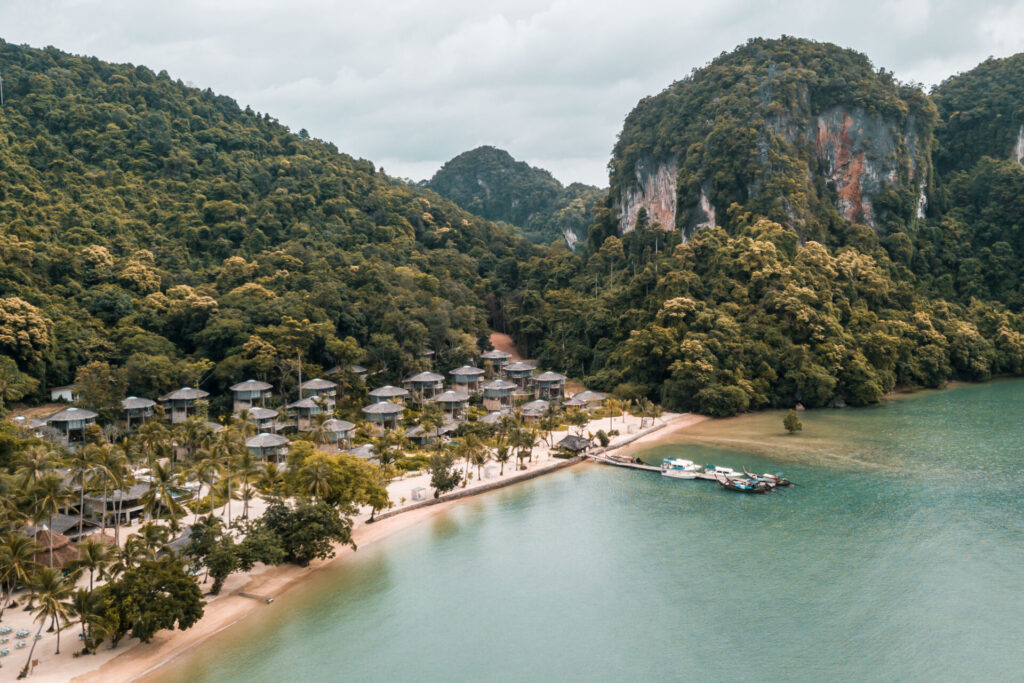 ทรีเฮ้าส์ วิลล่า โรงแรมหรู เกาะยาว 