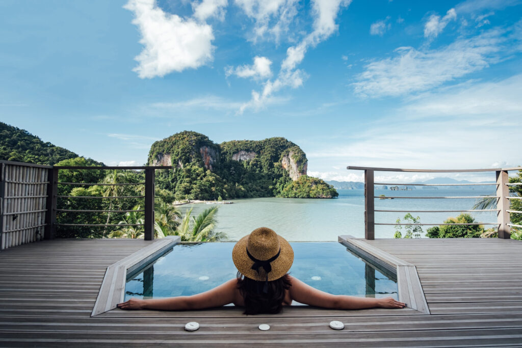 jacuzzi pool seaview room