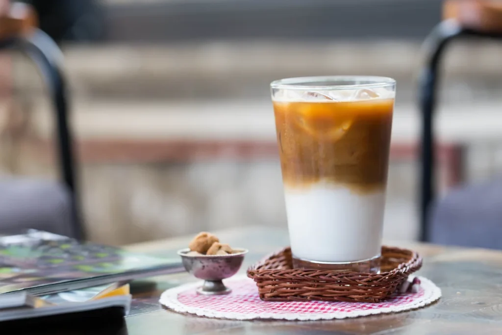 10 คาเฟ่ใกล้กรุงเทพฯ เครื่องดื่มดี ขนมอร่อย 1 ร้านมีนา cafe Kanchanaburi