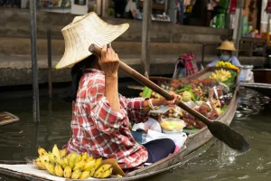 10 ตลาดน้ำใกล้กรุงเทพ ของกินเพียบ